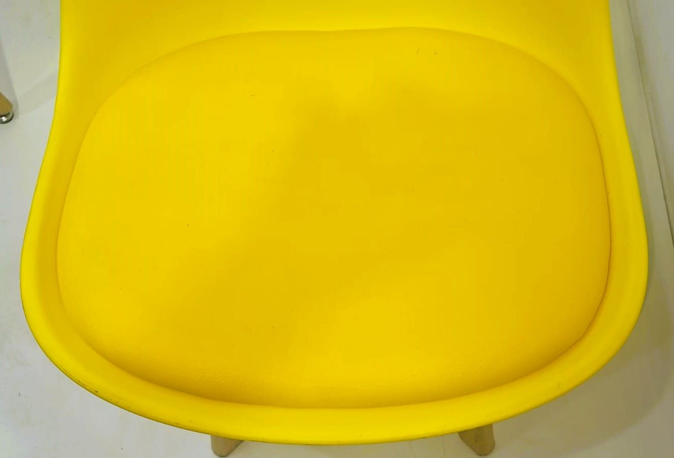 Silla Tulip Amarilla 13