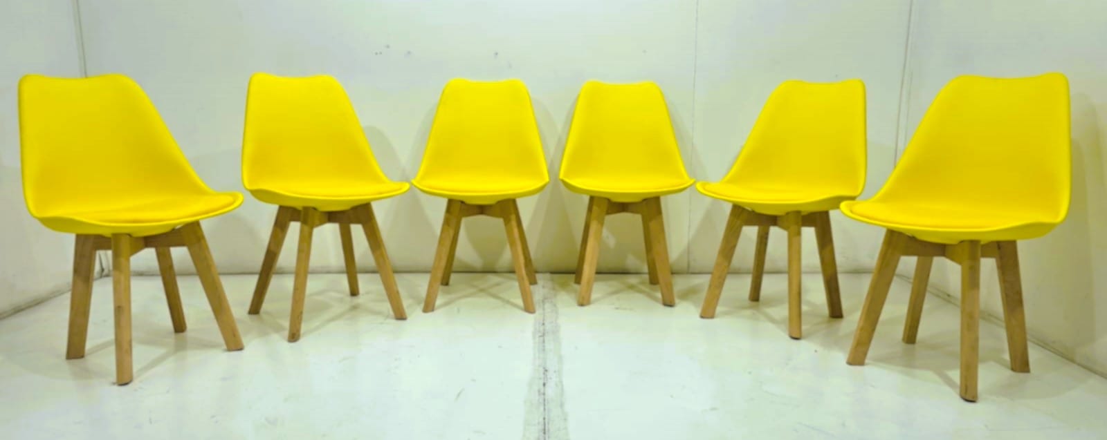 Silla Tulip Amarilla 8